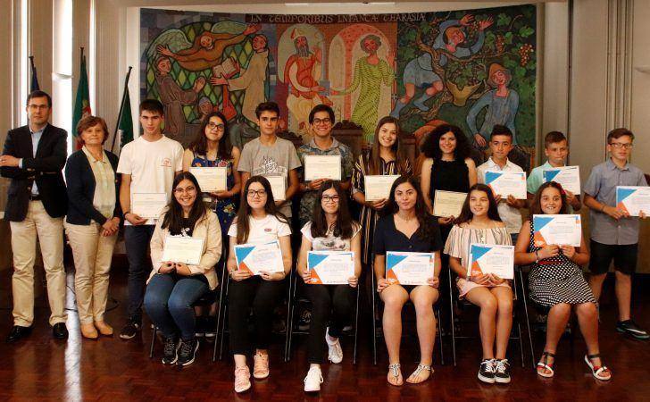 Presidente da Câmara entrega certificados a alunos da Universidade de Verão e Escola de Verão Júnior