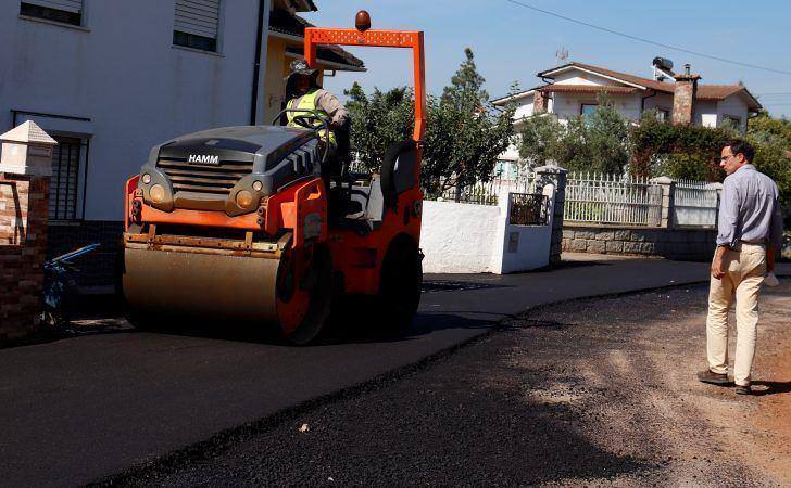 Luís Paulo Costa visita obra em curso no Bairro da Barrosa, em Arganil