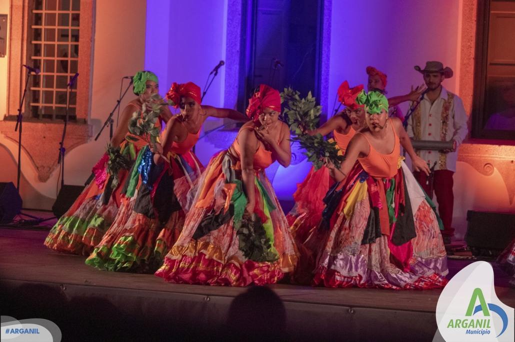 Grupo Etnográfico – Compañía Artística Danzar Columbia (1)