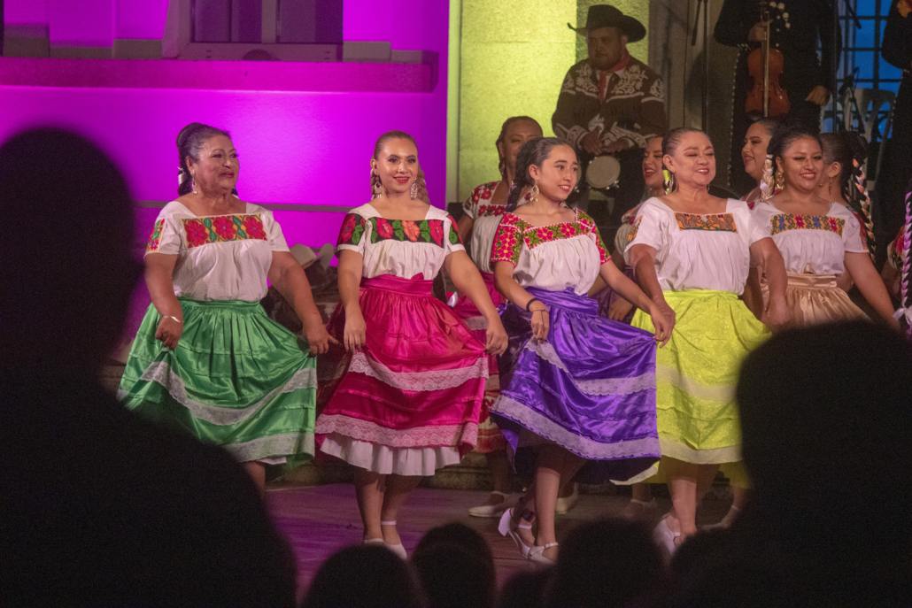 Ensamble Folklorico Iskali Mexico 10