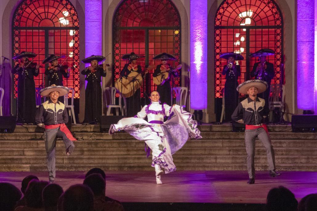 Ensamble Folklorico Iskali Mexico 14