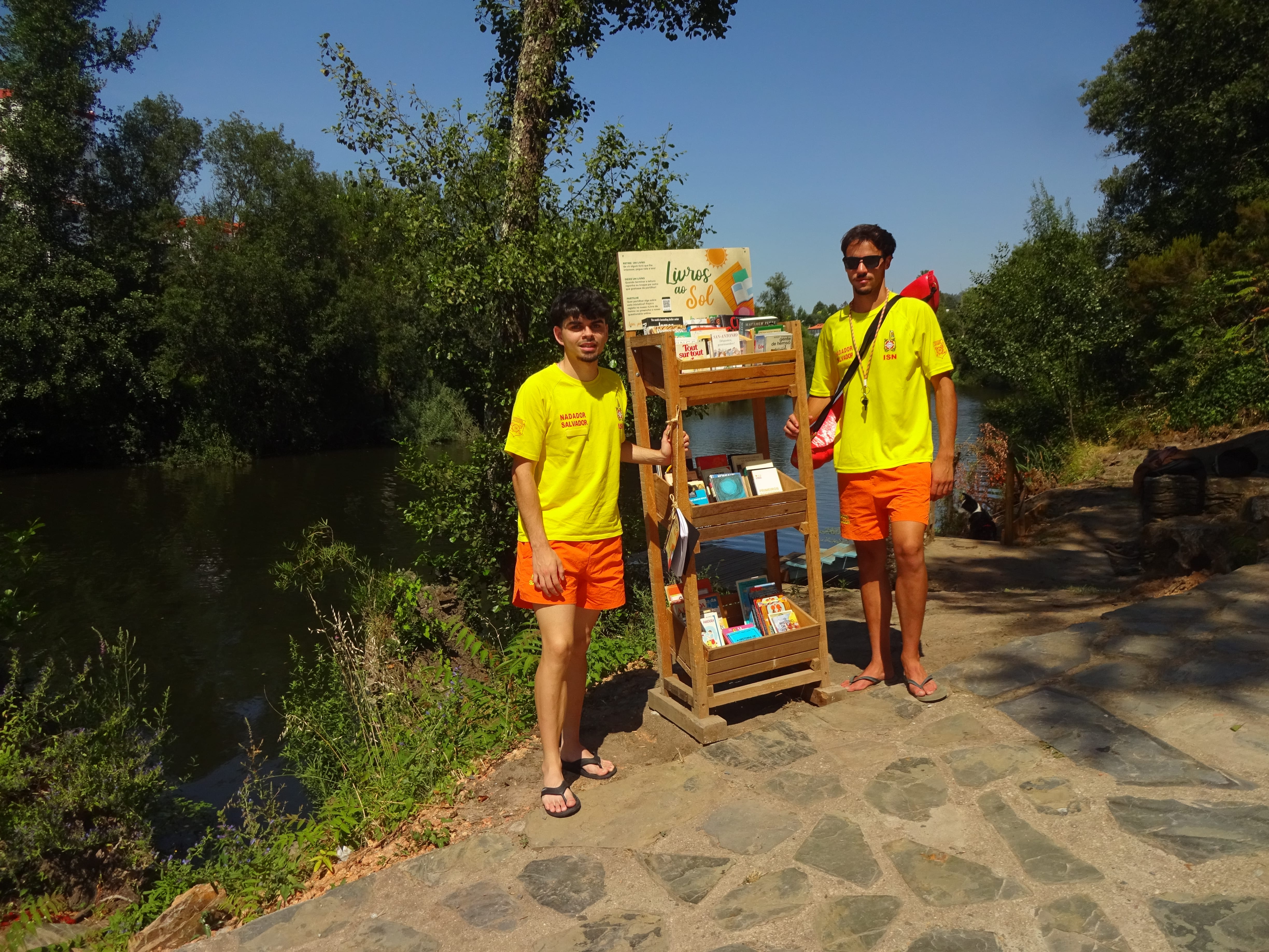 Livros Ao Sol Coja